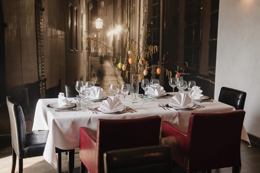 Szczegóły wystroju restauracji